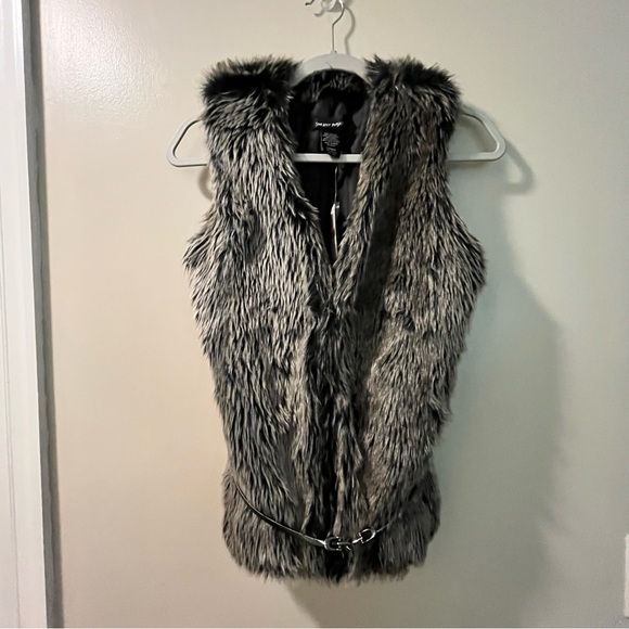 Faux Fur Brownish-Gray Vest with elasticity dark silvery belt. Size small - Picture 4 of 16